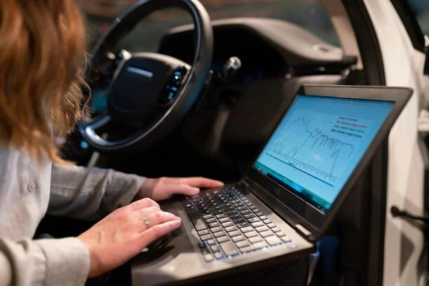 Diagnostický software Xentry připojený k vozu Mercedes-Benz